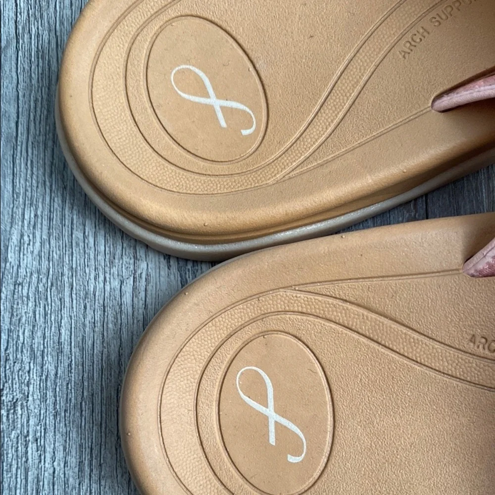 Pink and Tan Flip-Flop Sandals with Quilted T-Strap